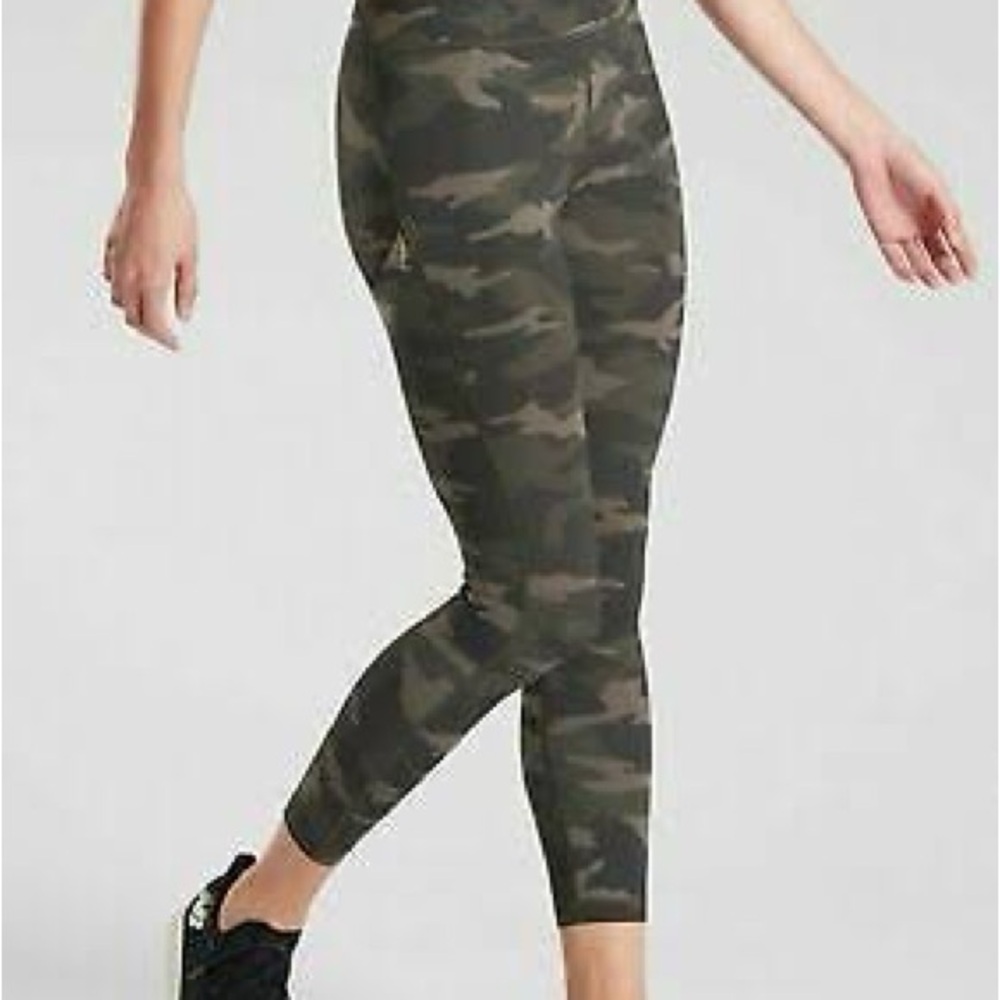 Athleta Ultimate 7/8 Leggings Camo